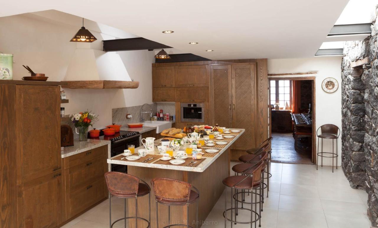 Historic Canarian House, Private Heated Infinity Pool, Bbq, Wifi + Panoramic Ocean Views Arona  Extérieur photo